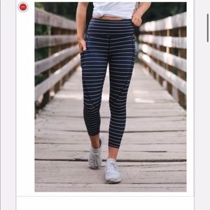 Zyia Black Stripe Pocket Light n Tight Capri